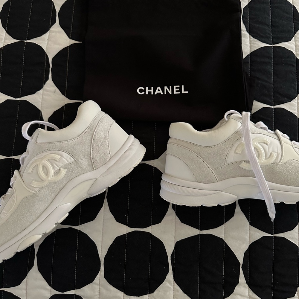 Chanel sneakers Fall/Winter 2022 worn once! Comes with bag & shoestrings. NO BOX
